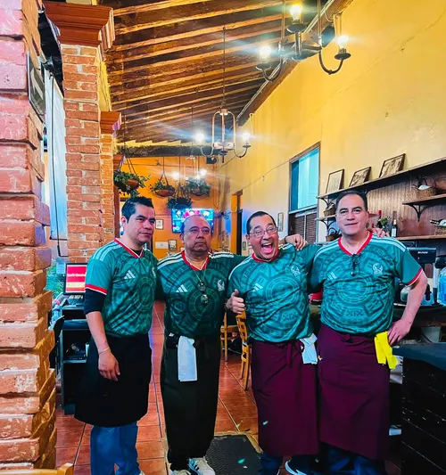 El equipo de meseros de La Casona del Beaterio